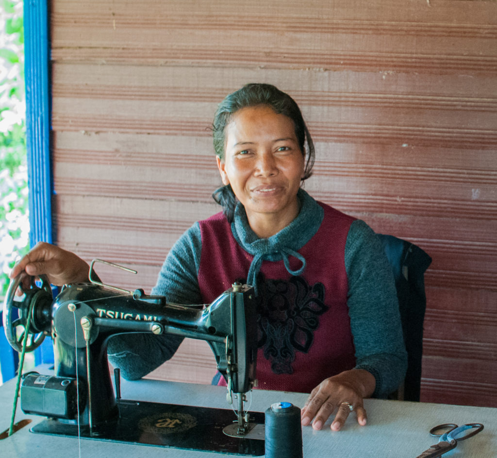 Trustees Meet Project Users in Chi Kraeng 02